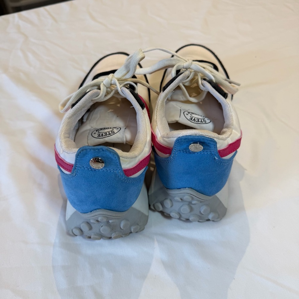 Steve Madden Madilyn White and Black‎ Sneakers with Pink Accents - Picture 3 of 4